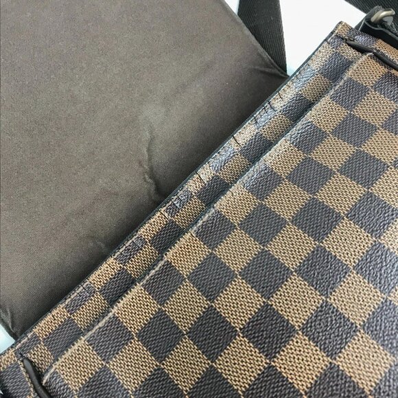 LOUIS VUITTON N41213 Damier District PM crossbody Shoulder Bag - Picture 13 of 16